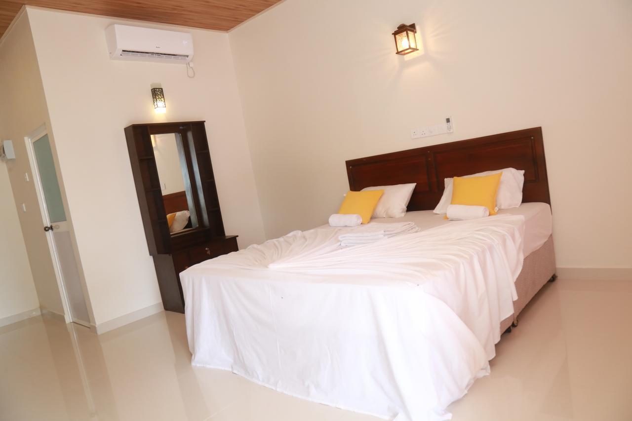 Serene Beach Hotel Dikwella Bagian luar foto