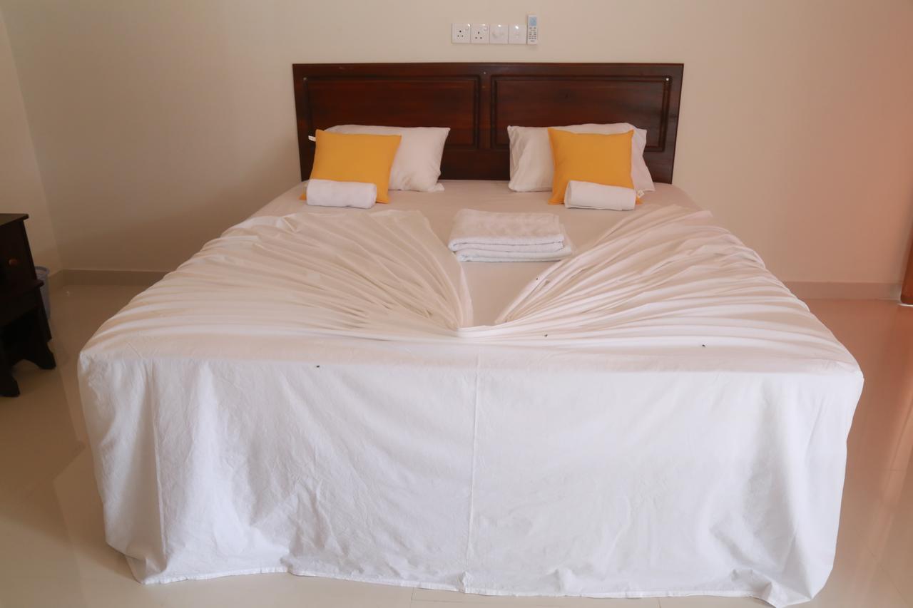 Serene Beach Hotel Dikwella Bagian luar foto