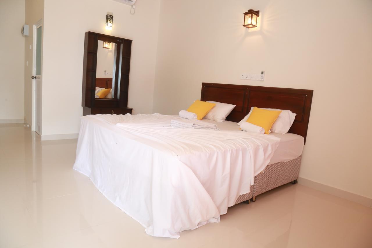 Serene Beach Hotel Dikwella Bagian luar foto