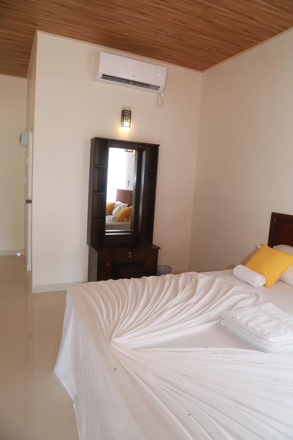 Serene Beach Hotel Dikwella Bagian luar foto